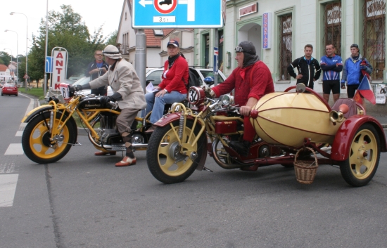 Dvě Bohemie/Böhmerland 600 ccm na křižovatce