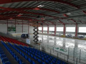 Výměna světel v areálu zimního stadionu. Foto: (ssz)