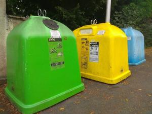 Kovový odpad včetně plechovek od nápojů mohou Domažličané nově odhazovat do žlutých kontejnerů. Foto: (job)